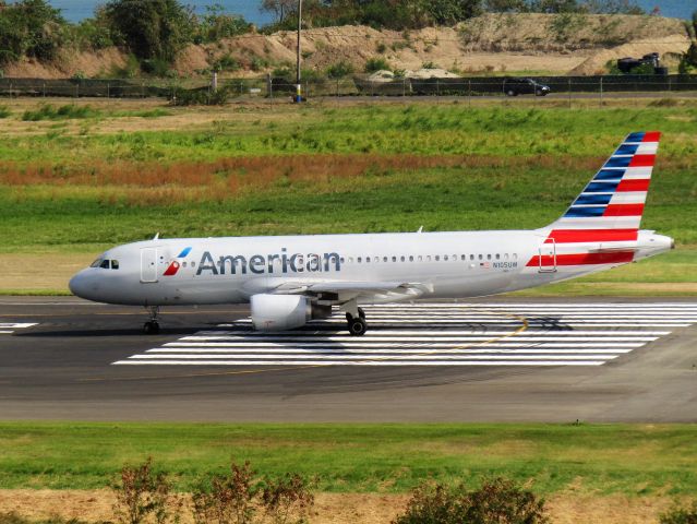 Airbus A320 (N105UW)