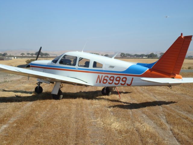 Piper Cherokee (N6999J)