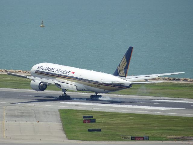 Boeing 777-200 (9V-SQM)