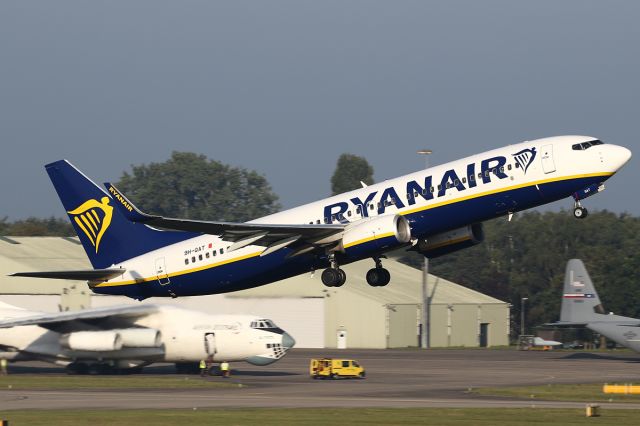 Boeing 737-800 (9H-QAT)
