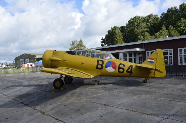 North American T-6 Texan (PH-LSK)