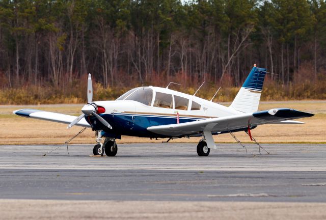 Piper Cherokee Arrow (N7674J)