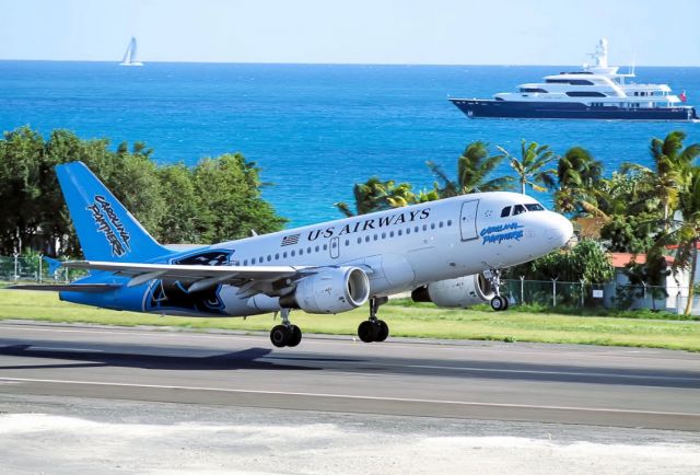 Airbus A319 (N717UW)