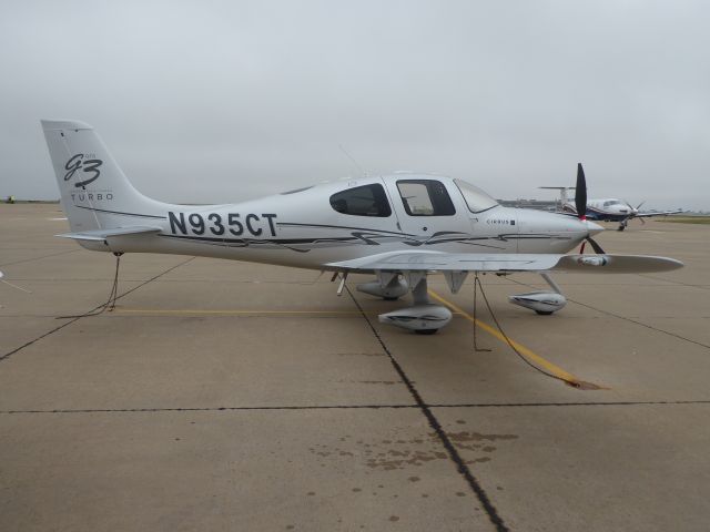 Cirrus SR-22 (N935CT)