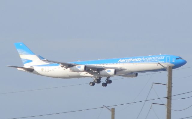 Airbus A340-300 (LV-FPU) - "Pole!! Position!