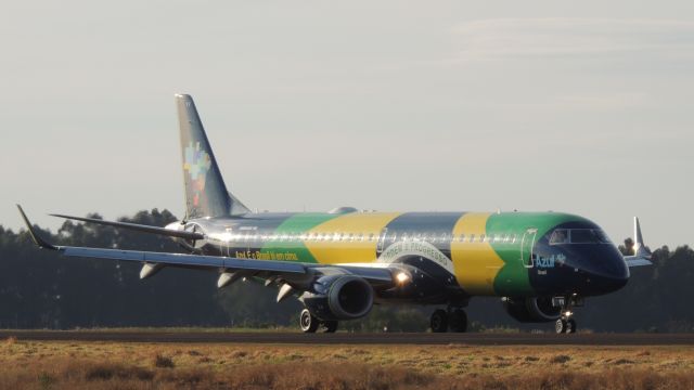 Embraer ERJ-190 (PR-AYV)