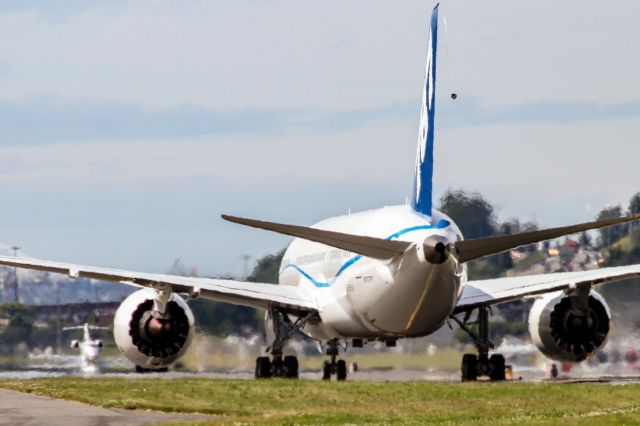 Boeing 787-8 (N787FT)