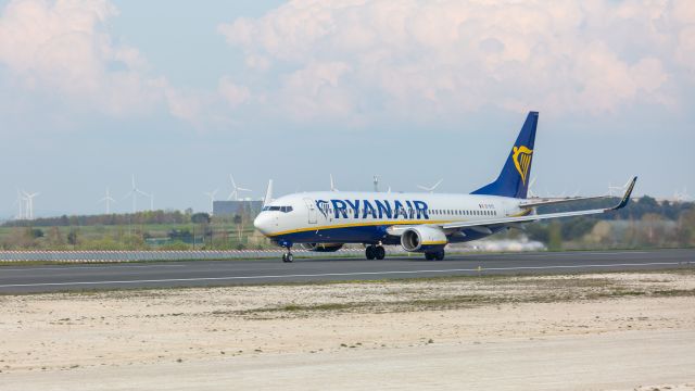 Boeing 737-700 (EI-DYC)