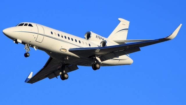 Dassault Falcon 900 (N76PW)