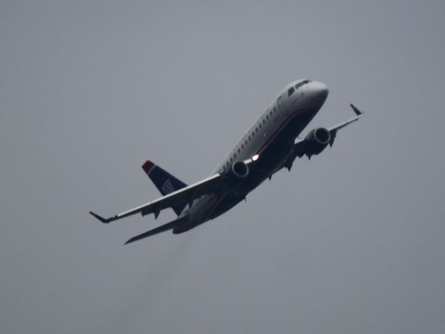 Embraer 170/175 (N116HQ) - Departing 19 at DCA on the morning of 08/21/2011