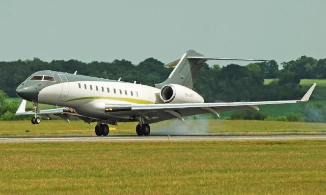 Bombardier Global 5000 (9H-AFR)