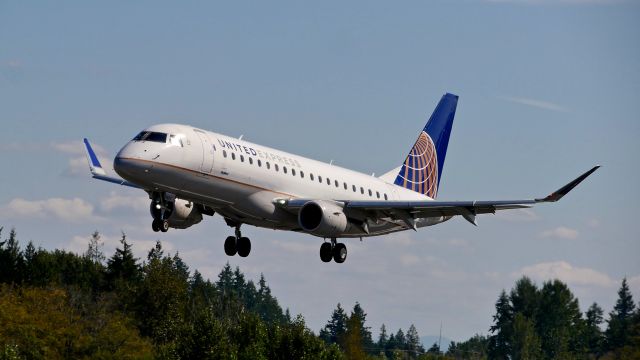 EMBRAER 175 (long wing) (N116SY) - SKW349Y from KSFO on final to Rwy 34L on 9.2.19. (ERJ-175LR / cn #17000411).