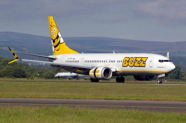 Boeing 737 MAX 8 (SP-RZH)