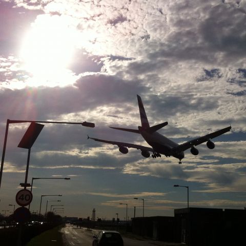 Airbus A380-800 (G-XLEA)