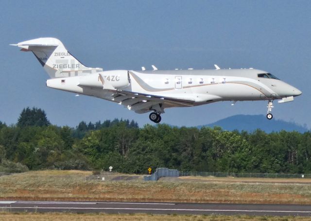 Bombardier Challenger 300 (N74ZC)