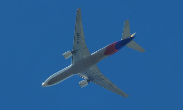 Boeing 777-200 (HL7742) - Looking through my files, I came across an image of the ill fated flight, Asiana flight 214- HL7742 as it passed over me one month earlier.