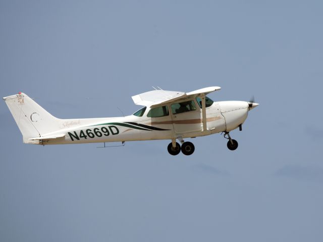 Cessna Skyhawk (N4669D)