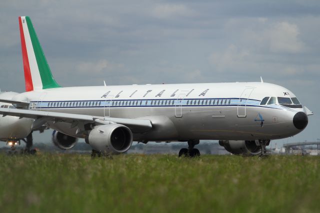 — — - This Alitalia A321-200 looks good in this retro livery.