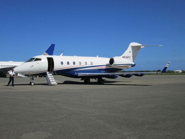 Bombardier Challenger 300 (N536FX)