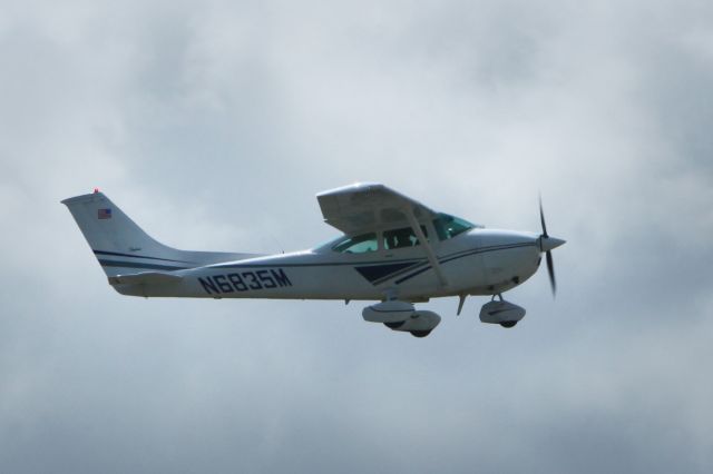 Cessna Skylane (N6835M)