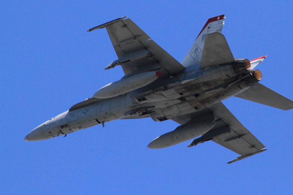 McDonnell Douglas FA-18 Hornet —