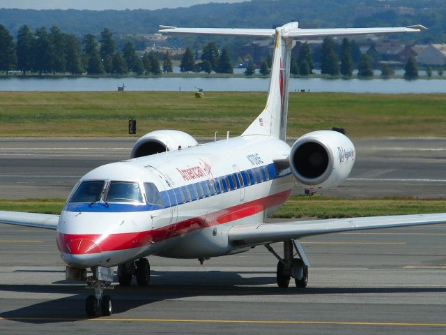 Embraer ERJ-135 (N708AE)