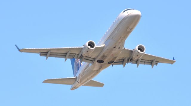 Embraer 170/175 (N653RW)