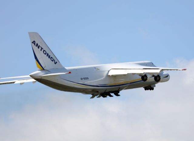 Antonov An-124 Ruslan (UR-82009) - Take off Nantes le 24 juin 2016