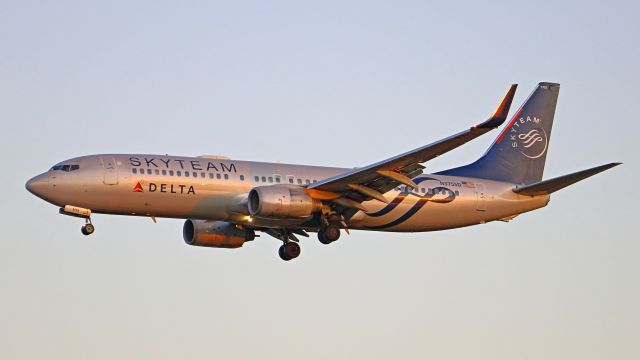 Boeing 737-800 (N3755D) - February 26, 2018, Nashville, TN -- Ship 3755D is on short final to runway 02L.