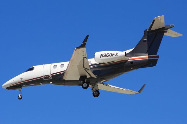 Embraer Phenom 300 (N360FX)