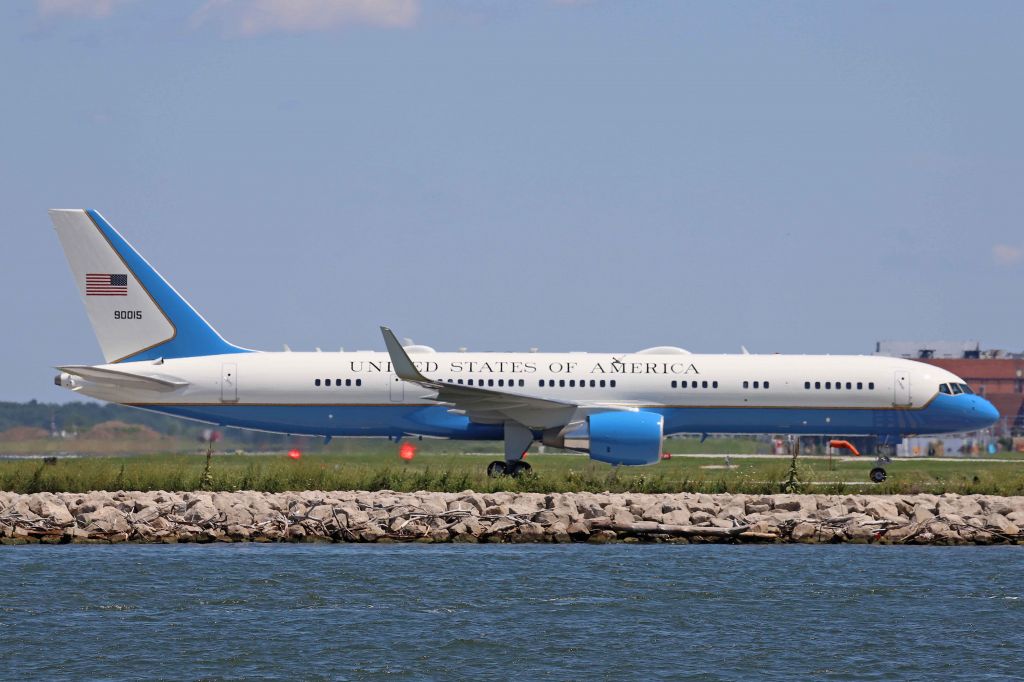 Boeing 757-200 (09-0015) - The view from Voinovich Park as Air Force One, a Boeing C-32A (757-2G4), 09-0015, arrived at Burke Lakefront Airport on 6 Aug 2020. 