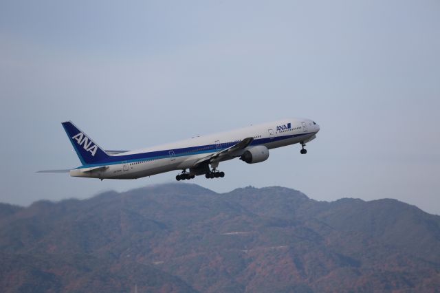 BOEING 777-300 (JA753A)