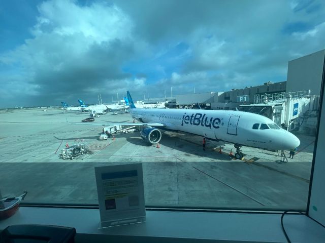 N2029J — - N2029 arrived from JFK and will go to Kingston and back to FLL and up to New York