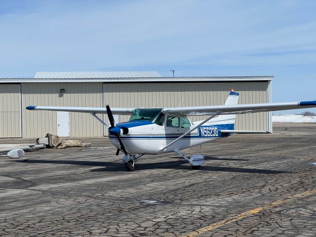 Cessna Skyhawk (N5623G)