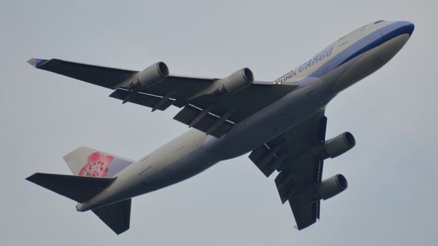 Boeing 747-400 (B-18712)