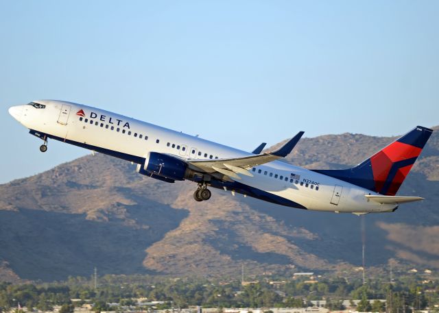 Boeing 737-800 (N3740C)