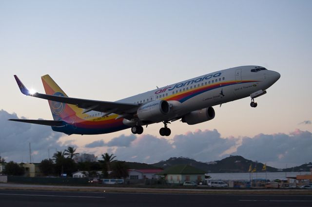 Boeing 737-800 (9Y-JMA)