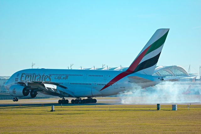 Airbus A380-800 (A6-EDQ)