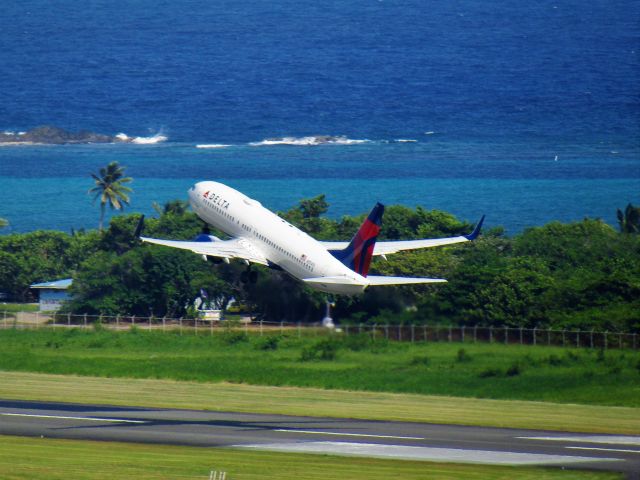 Boeing 737-800 (N3741S)