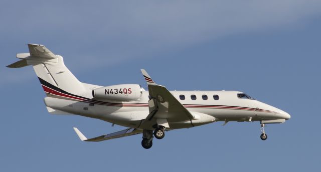 Embraer Phenom 300 (N434QS)