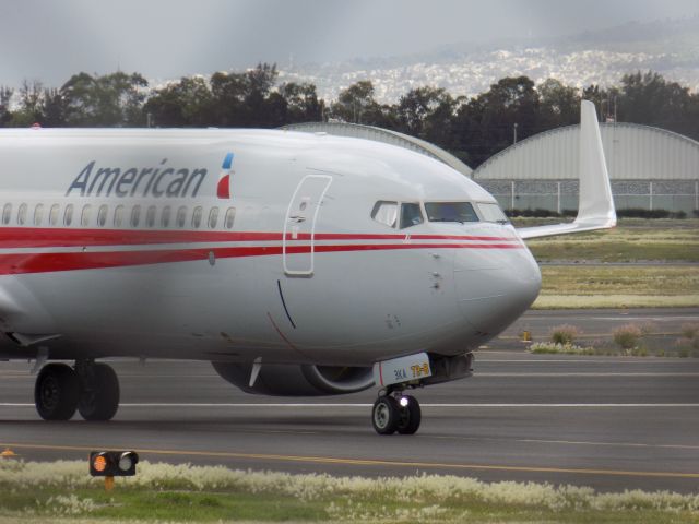 Boeing 737-800 (N915NN)