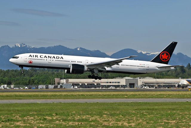 BOEING 777-300ER (C-FIUW)
