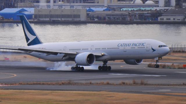 BOEING 777-300ER (B-KQU)