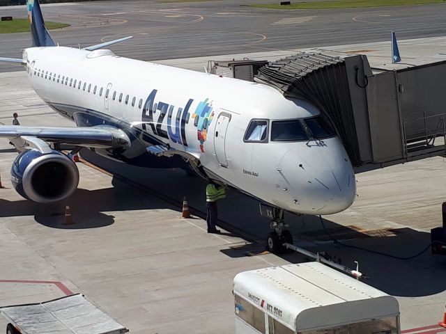 Embraer ERJ-190 (PR-AXX)
