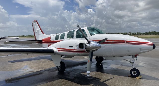 Beechcraft Baron (58) (N58CK) - Just arrived from Collegedale, Tennessee.