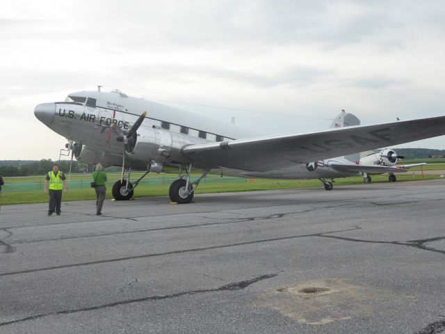 Douglas DC-3 (N47E)