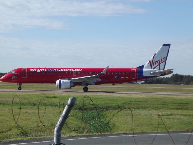 Embraer ERJ-190 (VH-ZPB)