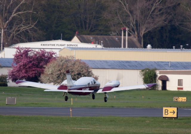 Piper Seneca (N24WE) - Take off runway 26