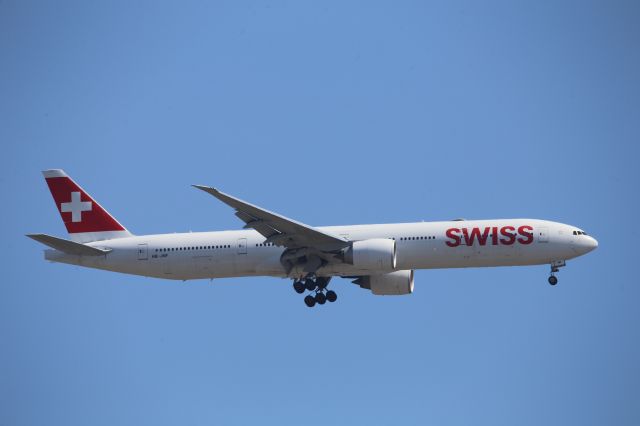 BOEING 777-300ER (HB-JNF)