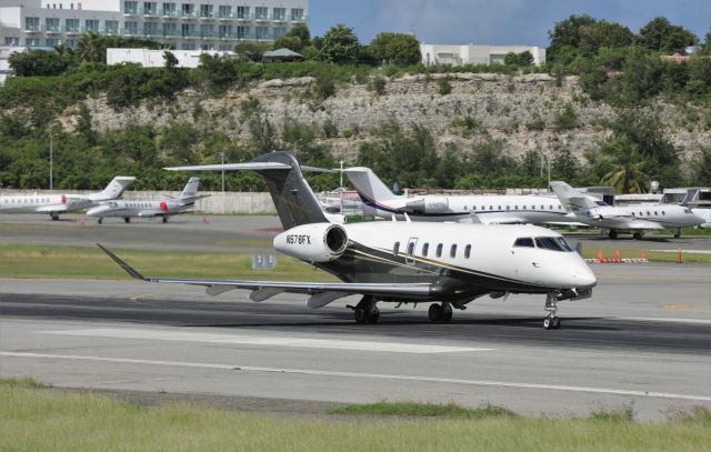 Bombardier Challenger 300 (N578FX)